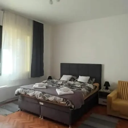 Nas Dom Oplenac * Topola